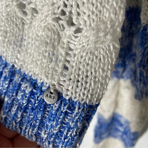 Abercrombie & Fitch Blue and White Stripe Cropped Knit Sweater Size Large - Picture 4 of 6